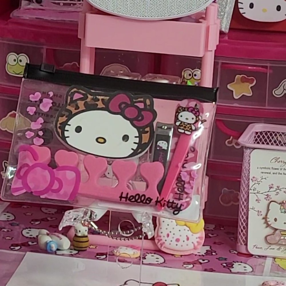 Hello Kitty Limited Edition 5pcs Nail Art Tool Set - Picture 1 of 5